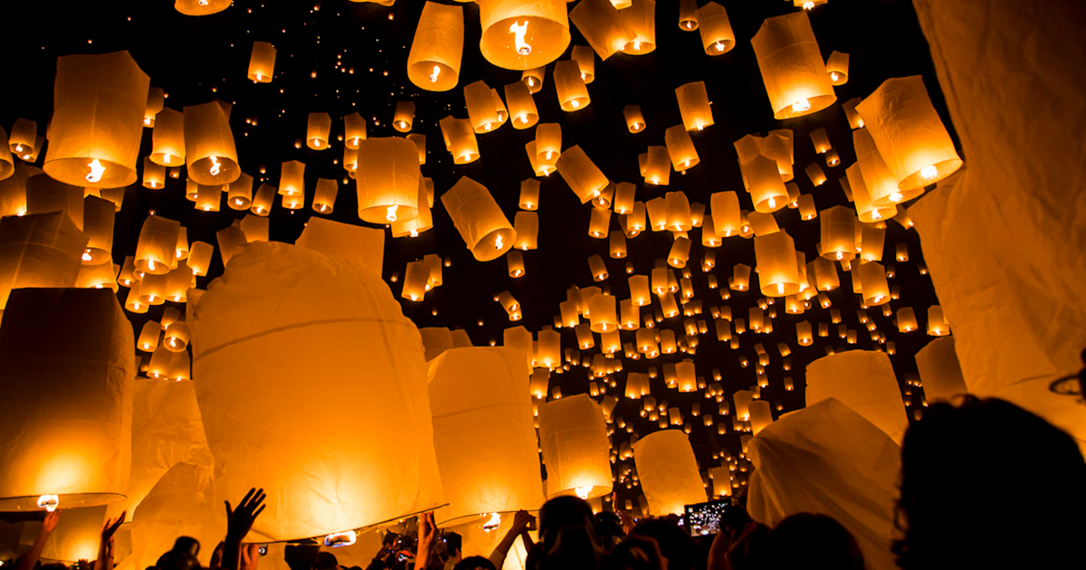 ลอยกระทง, ประเพณี, วันเพ็ญเดือนสิบสอง, โคมลอย